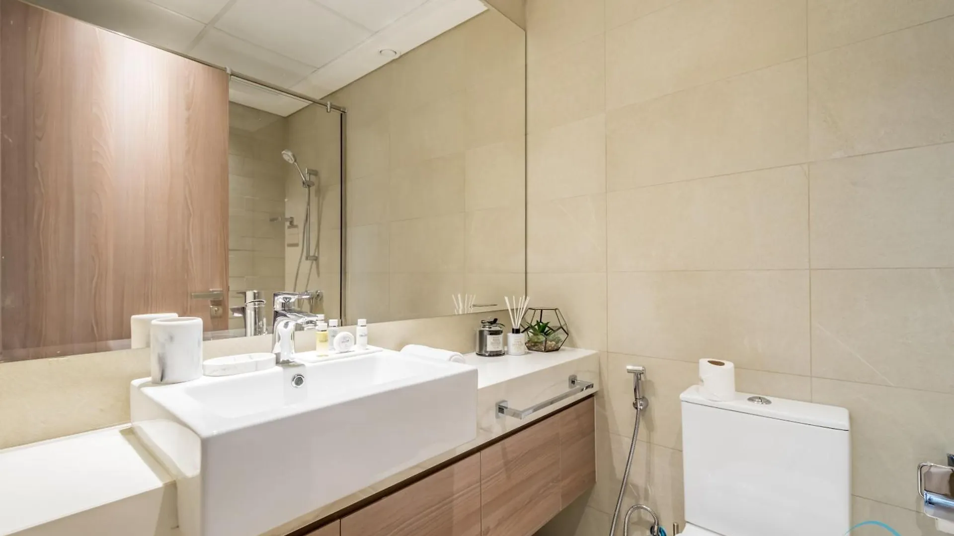 Inviting 2Br Apartment In Azizi Riviera 39, Al Merkadh By Deluxe Holiday Homes Dubai United Arab Emirates