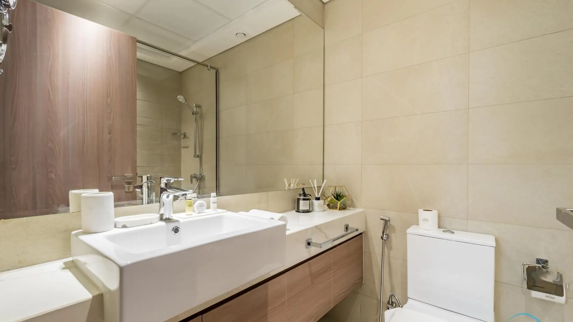 Inviting 2Br Apartment In Azizi Riviera 39, Al Merkadh By Deluxe Holiday Homes Dubai 0*,  United Arab Emirates
